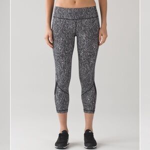 Lululemon Pace Rival Crop 22” Power Luxtreme Suited Jacquard Black White / Black
